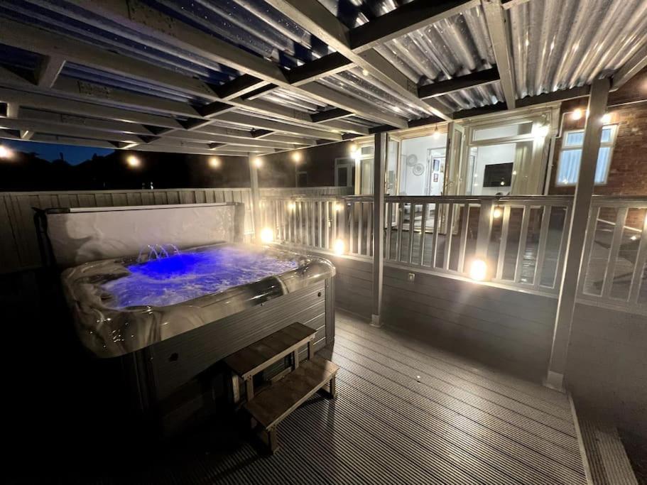 Numero Venti Aparthouse Wifi Parking Hot Tub Newcastle upon Tyne Exterior photo